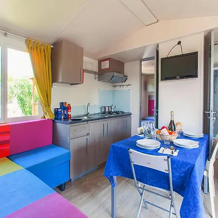 Mobile In The Rosolina-mare With A Shared Pool
