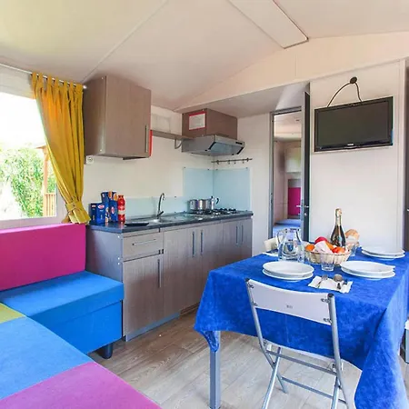 Mobile In The With A Shared Pool Holiday home *