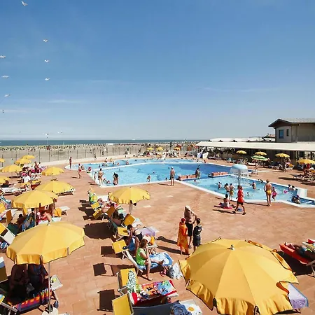 Mobile In The With A Shared Pool Rosolina Mare